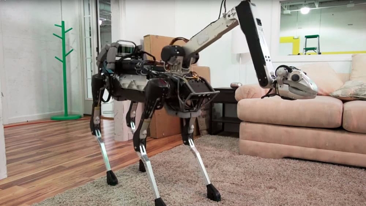 Photo of Видео дня: четвероногий робот Boston Dynamics SpotMini с головой-манипулятором»