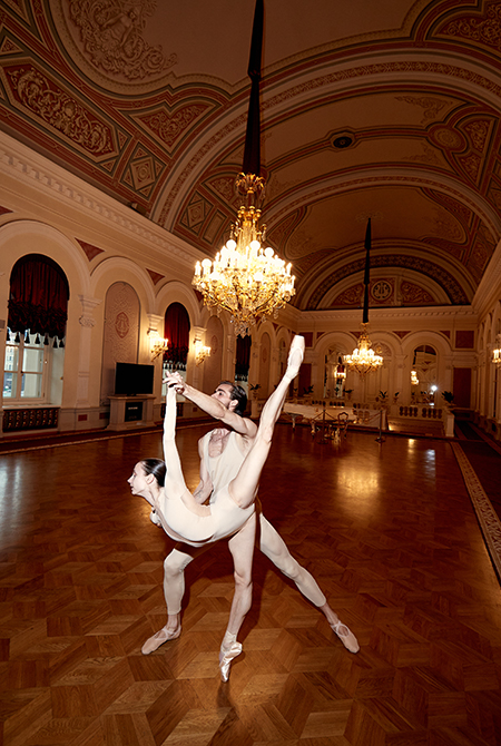 Мария Кочеткова и Себастьян Клоборг в CHLOÉ на XXVI фестивале мирового балета "Бенуа де ла Данс" в Большом театре