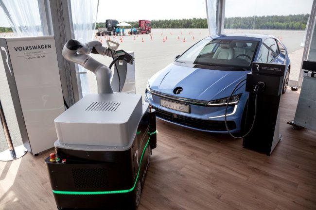 Photo of Volkswagen разработал робота-помощника для подзарядки электромобилей