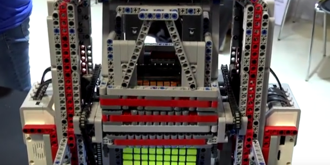 Photo of Робот из Lego собрал большой кубик Рубика за полчаса