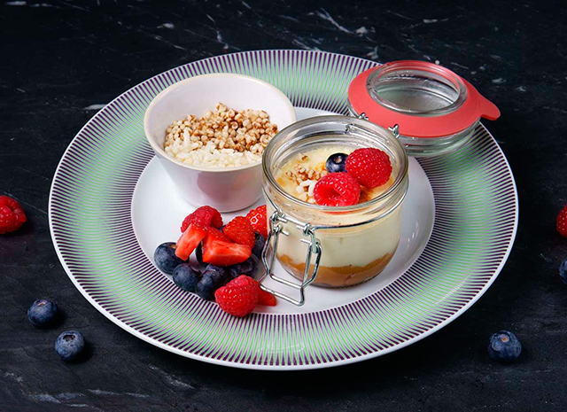 Photo of Рецепт для воскресного завтрака: крем-брюле со свежими ягодами и сгущенкой