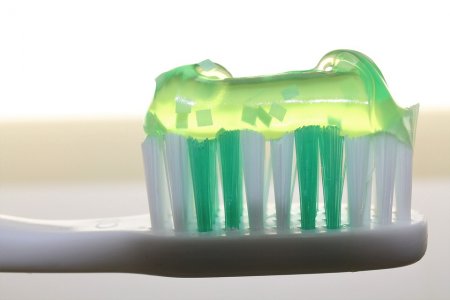 Photo of Бороться с кариесом можно с помощью зубной пасты с пептидами