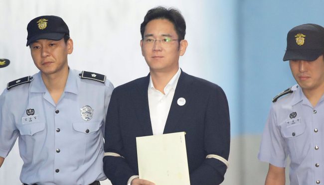 Photo of Глава компании Samsung проведёт пять лет в тюрьме