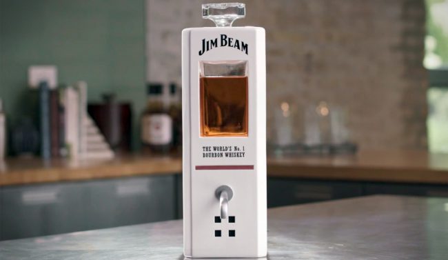 Photo of Jim Beam представили «умный» графин, наливающий вам виски