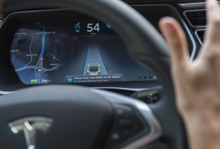 Photo of За секунды до аварии Tesla Model X увеличил скорость»