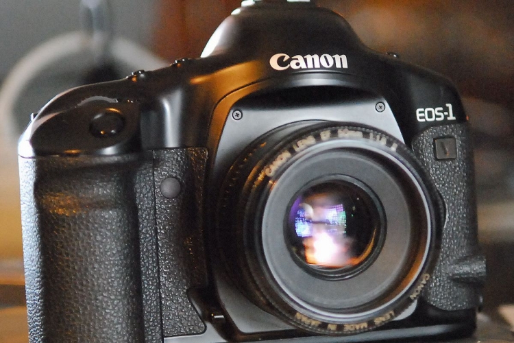 Photo of Конец эпохи: Canon прекратила продажи плёночной камеры EOS-1v»