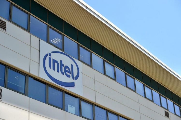 Photo of Intel выделила Intel Security в отдельную компанию McAfee, продав 51 % её акций»