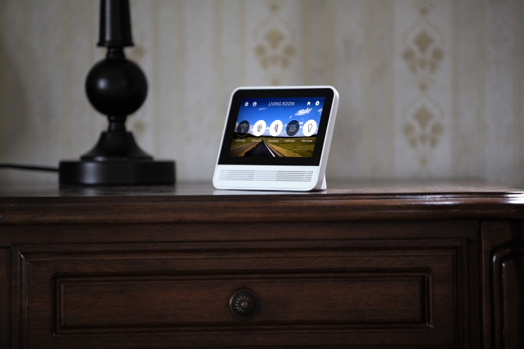 Photo of Смарт-хаб Lynky стал первой «умной» колонкой с сенсорным дисплеем и поддержкой Google Assistant»