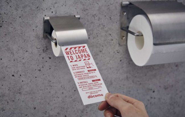 Photo of В японском аэропорту появилась туалетная бумага для смартфонов