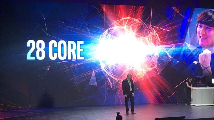 Photo of Intel показала 28-ядерный 5-ГГц процессор и выпустит его в конце года»