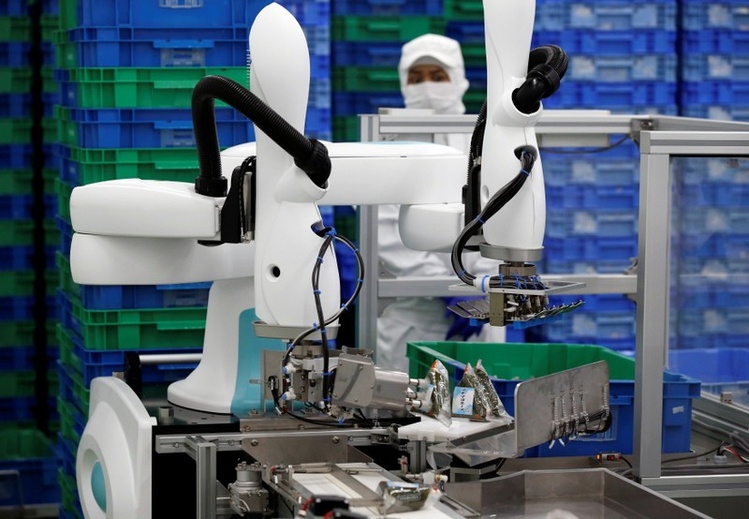 Photo of Японские компании видят большие возможности в небольших промышленных роботах — коботах»