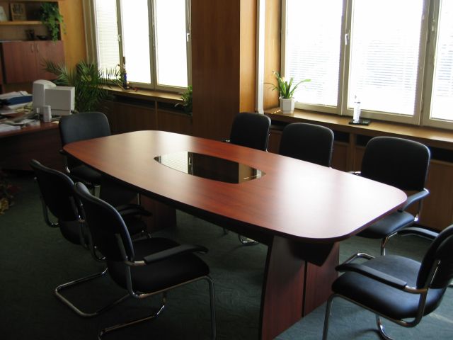 Photo of Столы для переговоров и совещаний