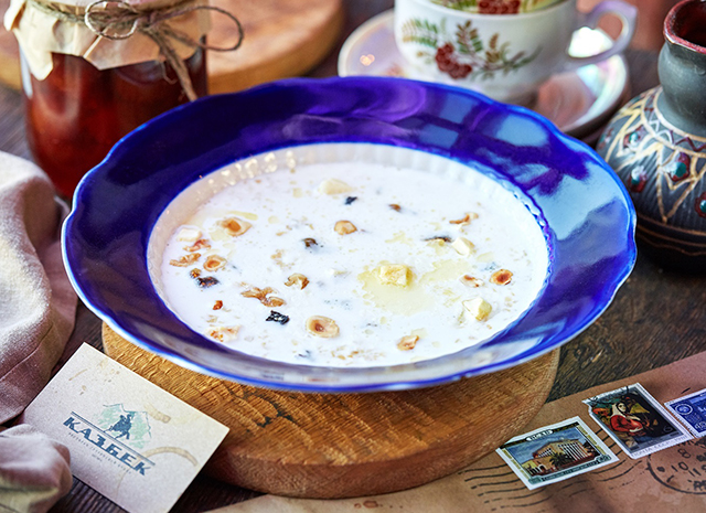 Photo of Рецепт для воскресного завтрака: овсяная каша с грецким орехом и сухофруктами