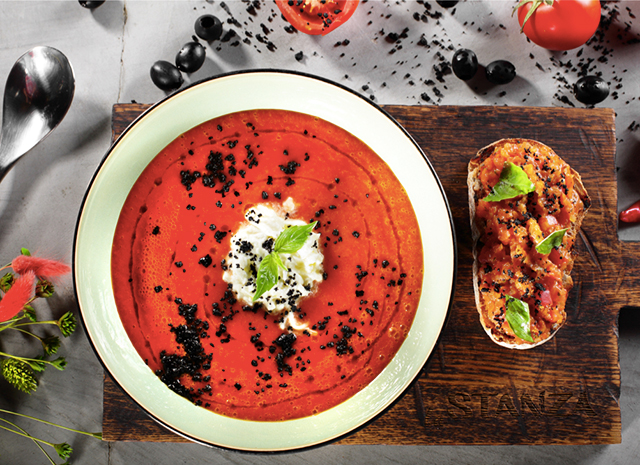 Photo of Праздничное блюдо: суп-пюре на основе томатов и буратты