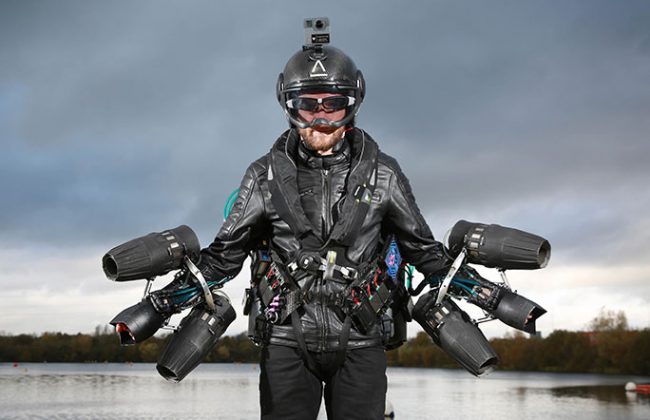 Photo of Изобретатель летательного костюма испытал его и поставил мировой рекорд скорости