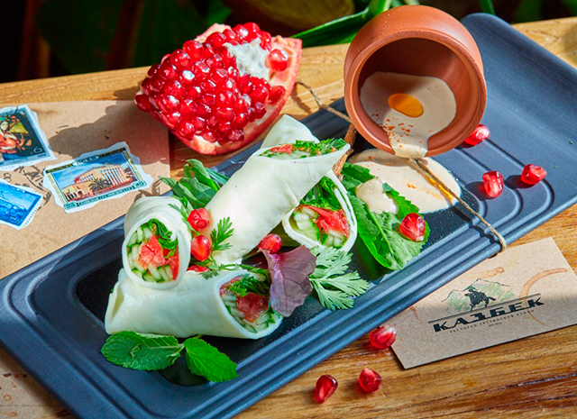 Photo of Кручу-верчу: рецепт рулетиков с сулугуни и овощами