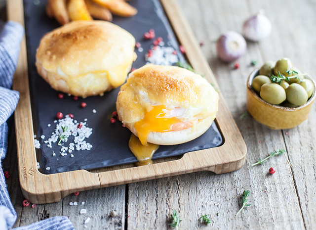 Photo of Рецепт для воскресного завтрака: запеченные яйца-пашот с голландским соусом