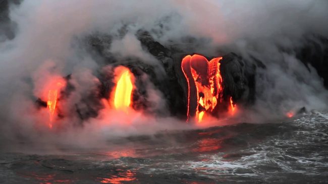 Photo of Новые данные об извержении на Гавайях: усиление потоков лавы и первая жертва