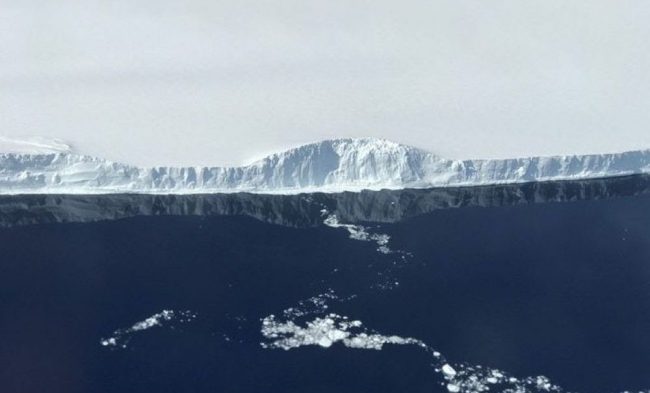 Photo of #фото дня | NASA опубликовало фотографии гигантского айсберга, отделившегося от Антарктиды