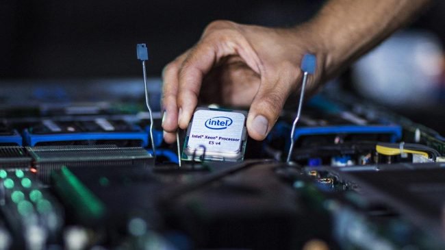 Photo of Intel больше не будет защищать некоторые свои процессоры от уязвимостей