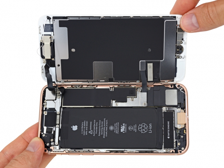 Photo of Инженеры iFixit показали, как устроен iPhone 8 внутри»