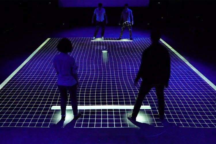 Photo of Видео дня: двигаем ногами — играем в интерактивный «пинг-понг» GRID»
