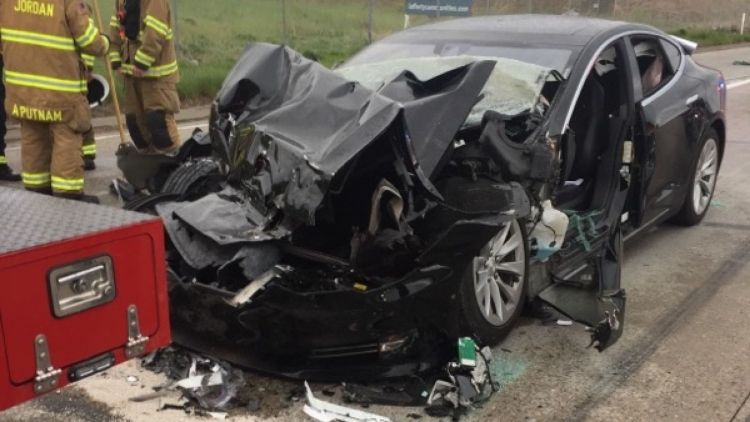 Photo of В США начали расследование аварии Tesla Model S, двигавшейся с включённым автопилотом»