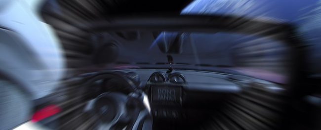 Photo of Отправленный в космос спорткар Илона Маска может упасть на Землю