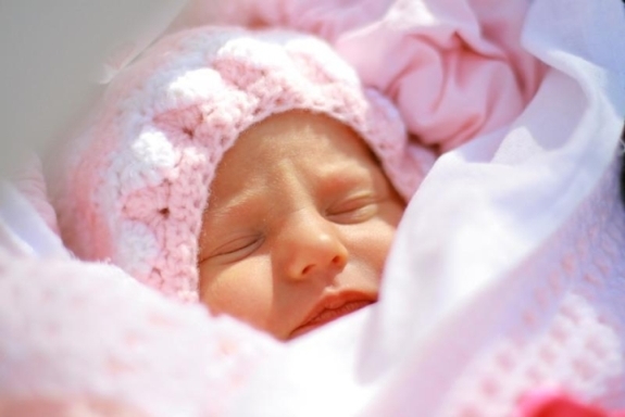 Photo of Уход за новорожденной девочкой