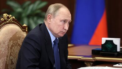 Photo of Песков: Путин в настоящий момент работает в Кремле