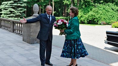 Photo of Путин наградил Терешкову орденом Гагарина в 60-ую годовщину ее полета в космос