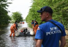 Photo of Песков сообщил о работе спасателей в окрестностях Каховской ГЭС