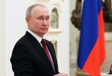 Photo of Путин расписался на сигнальном жилете по просьбе арабского бизнесмена на ПМЭФ