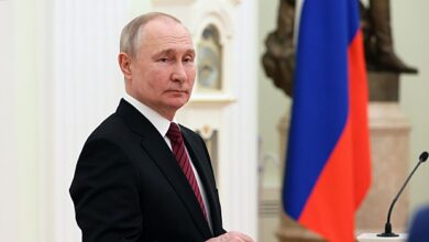 Photo of Путин расписался на сигнальном жилете по просьбе арабского бизнесмена на ПМЭФ